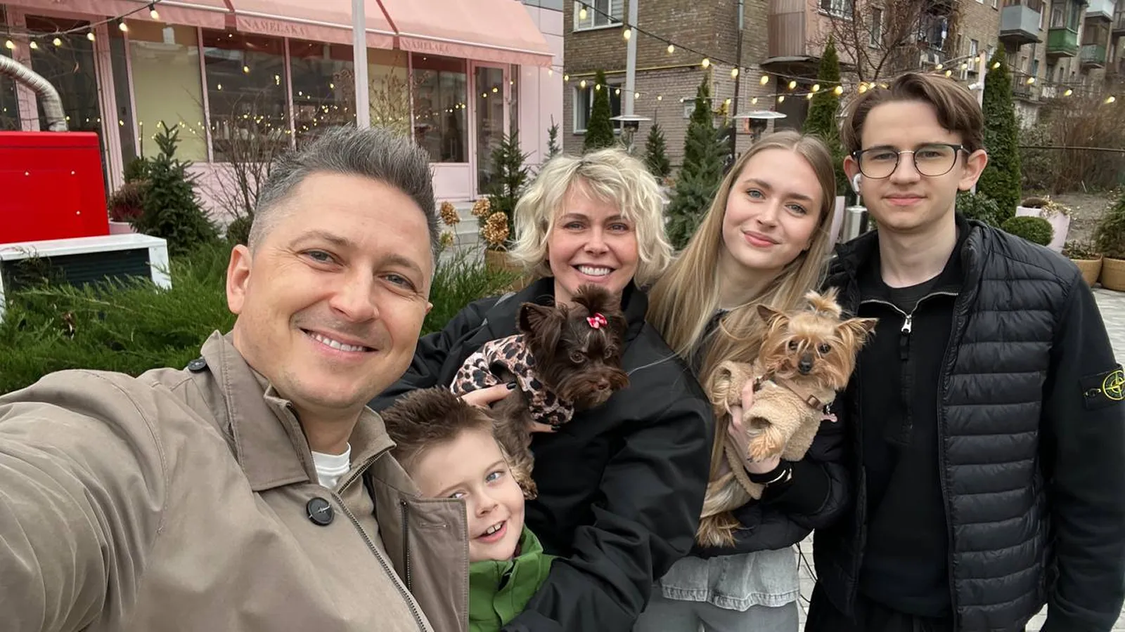 Фото: Олександр з сім’єю