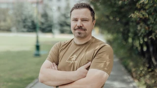 Треба вчитися сприймати війну як частину історії, а не як травму. Військовий психолог Хартії про роботу на фронті, допомогу бійцям і ШІ-терапію