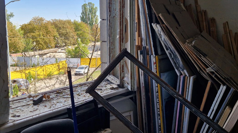 Внаслідок атаки на Київ пошкоджені книгарні та художні майстерні