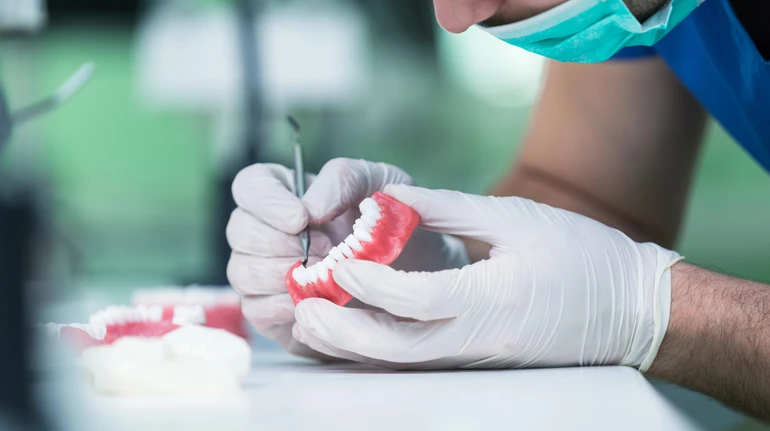 Постраждалі від аварії на ЧАЕС зможуть безкоштовне лікувати та протезувати зуби – рішення уряду