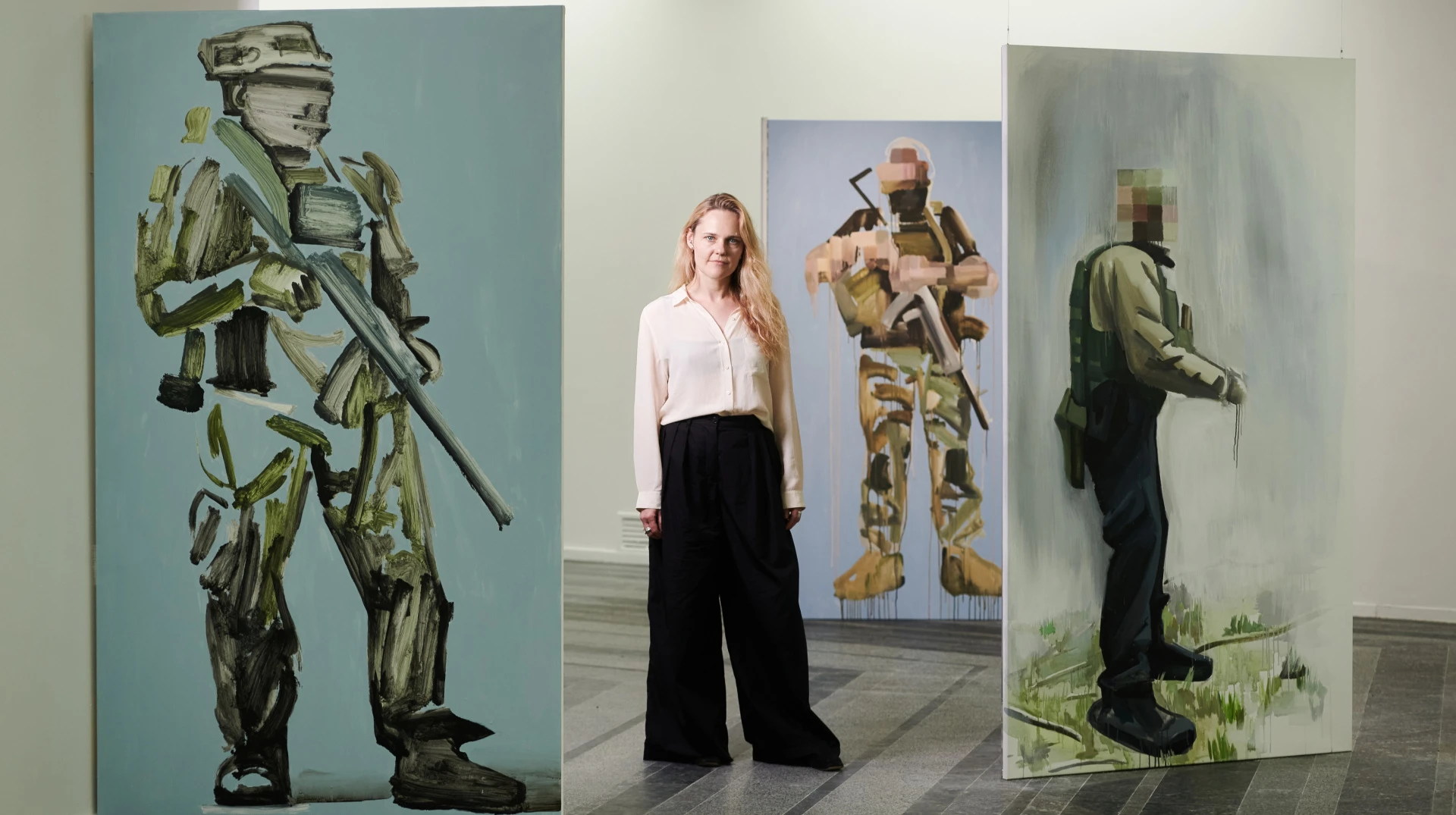 Надмірна кількість зображень війни забезпечує їхню невидимість: як художниця Леся Хоменко працює зі свідченнями з фронту