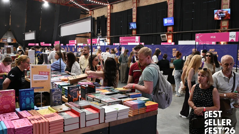 На книжковому фестивалі BestsellerFest у Львові зібрали пів мільйона гривень для Азову