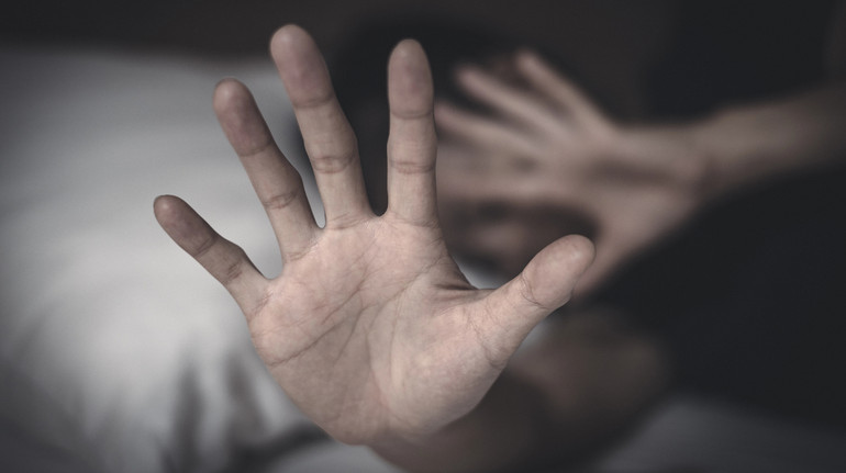 На Дніпропетровщині дівчина майже рік чинила домашнє насильство щодо бабусі: їй загрожує ув’язнення