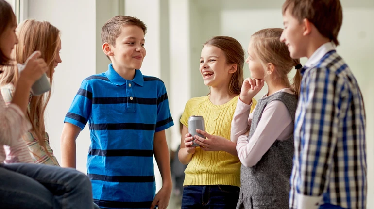 Як друзі та популярні однолітки впливають на підлітків? Результати дослідження