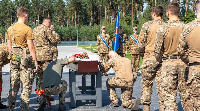 Усюди був першим: на Національному меморіальному кладовищі поховали першого упізнаного захисника