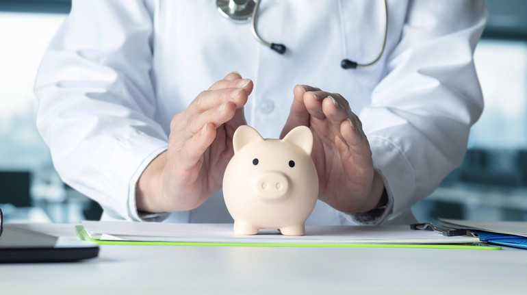 Медики у прифронтових і віддалених громадах отримають більше фінансування: уряд затвердив зміни