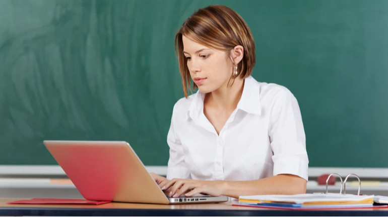 Гроші ходять за вчителем: в Україні випробують новий підхід до підвищення кваліфікації педагогів