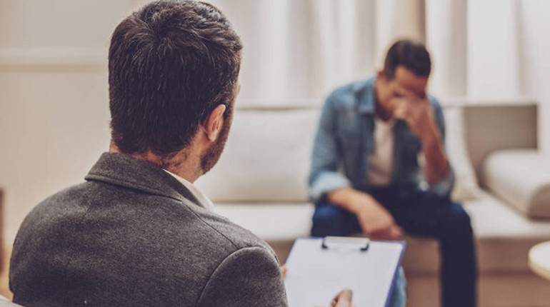 Чи дійсно психотерапевти в усьому звинувачують батьків: пояснює експертка