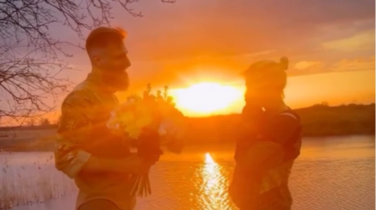 Військовий і письменник Павло Вишебаба заручився з коханою після трьох місяців знайомства