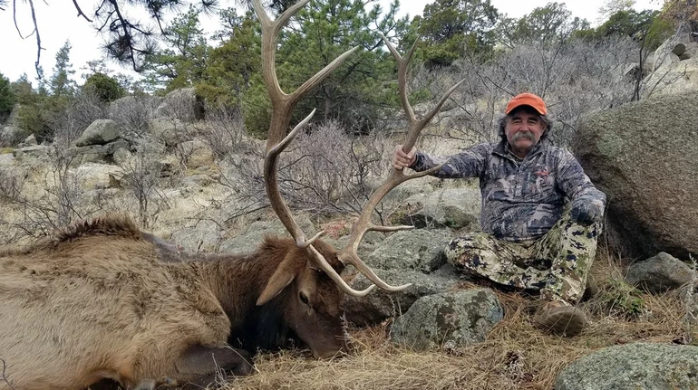 Полював на антилоп: в Африці американського мільйонера затоптала  група слонів