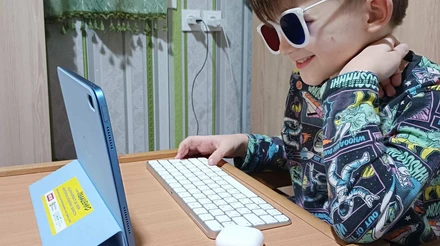 Коли лікування виглядає як гра: як планшети допомагають дітям відновлювати зір на Сумщині
