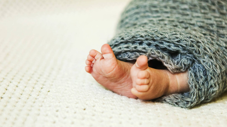 На Хмельниччині померло немовля: його матір звинувачувала лікарів у знущаннях під час пологів