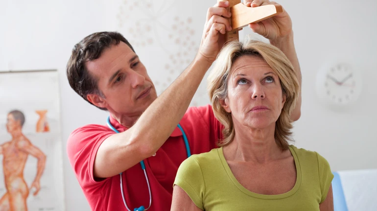 Чому з віком зменшується зріст і коли це небезпечно