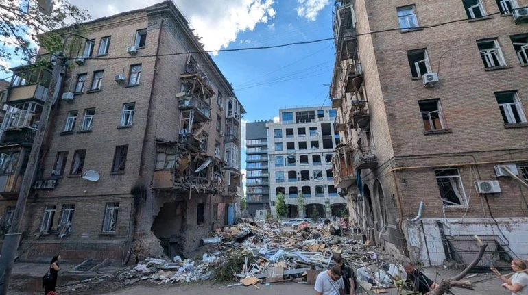 Нас кинули напризволяще: мешканці пошкоджених будинків на Лук’янівці скаржаться на бездіяльність влади