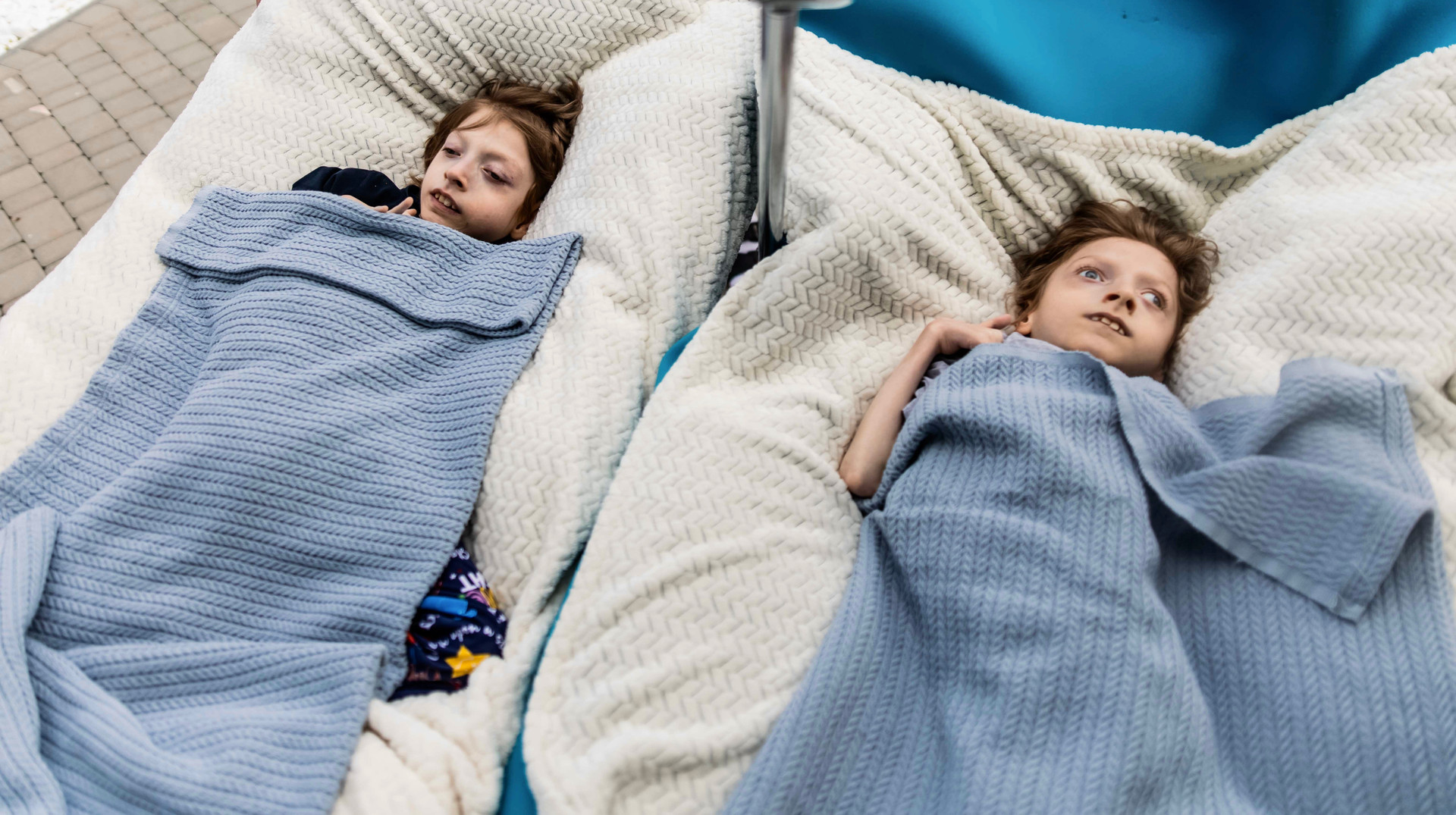 Важили 8 кілограмів у 13 років: історія прикутих до ліжка братів з-під Покровська, які понад рік виживали під опікою 10-річної дитини