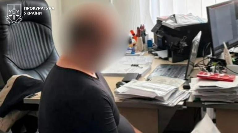 Називав грою та знімав на фото: в Києві батька підозрюють у розбещенні 3-річної доньки