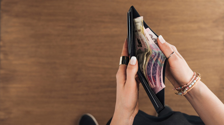 Отримують до 8 тисяч: бібліотекарі закликали уряд переглянути їхні зарплати