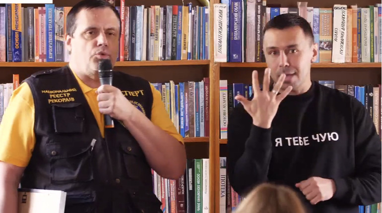 В Україні встановили рекорд із наймасовішого написання диктанту з перекладом жестовою мовою