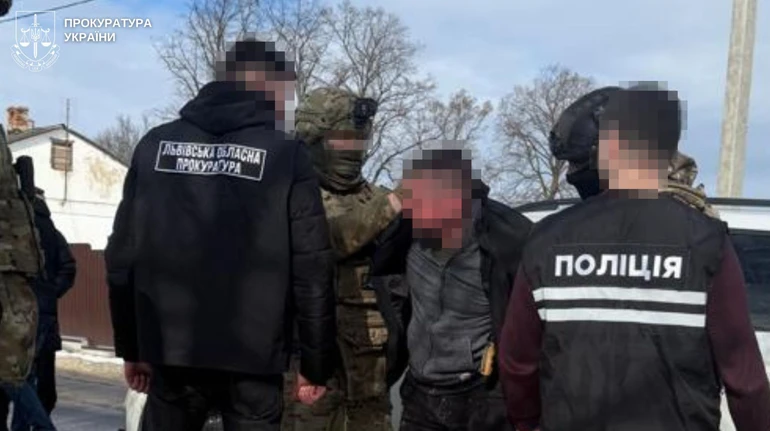 Вимагав 5 тисяч доларів: на Львівщині затримали чоловіка, який шантажував жінку інтимними фото