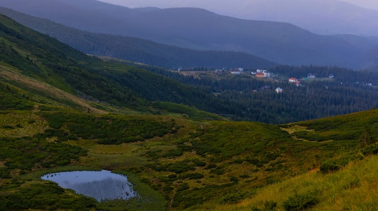 Українці в петиції вимагають захистити високогір’я Карпат, де будують вітрові станції та курорти