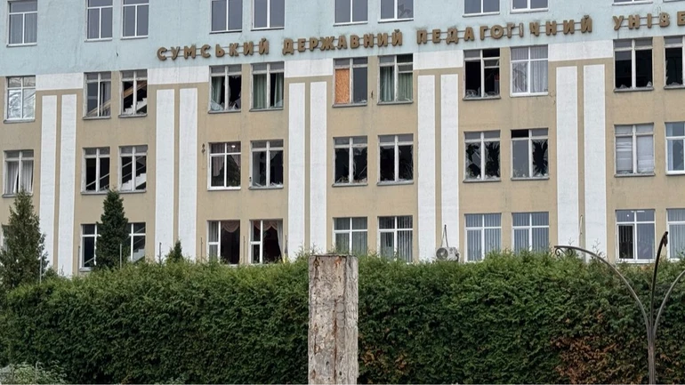 У Сумах через нічну атаку БпЛА пошкоджено педуніверситет та гуртожиток