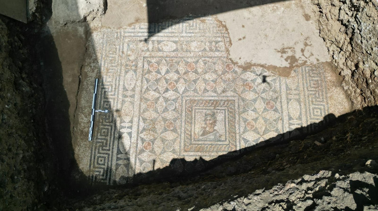 На півдні Туреччини виявили стародавню мозаїку із зображенням давньогрецької музи