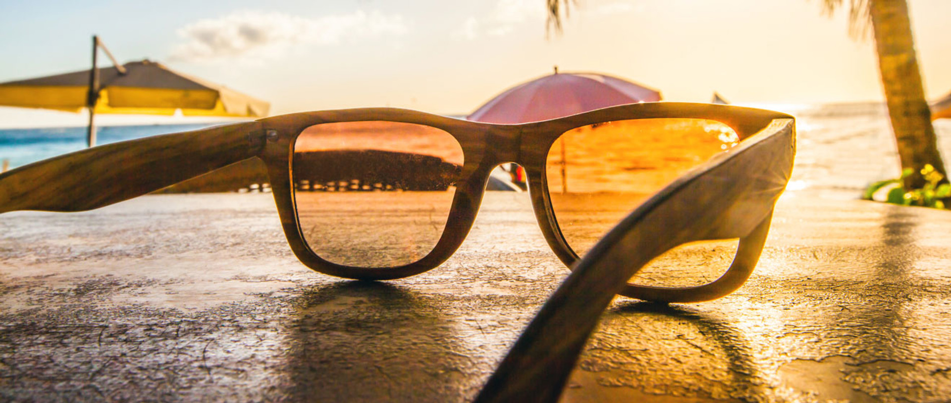 Сонцезахисні окуляри: як правильно вибрати, чи можна пластикові і коли іти до лікаря