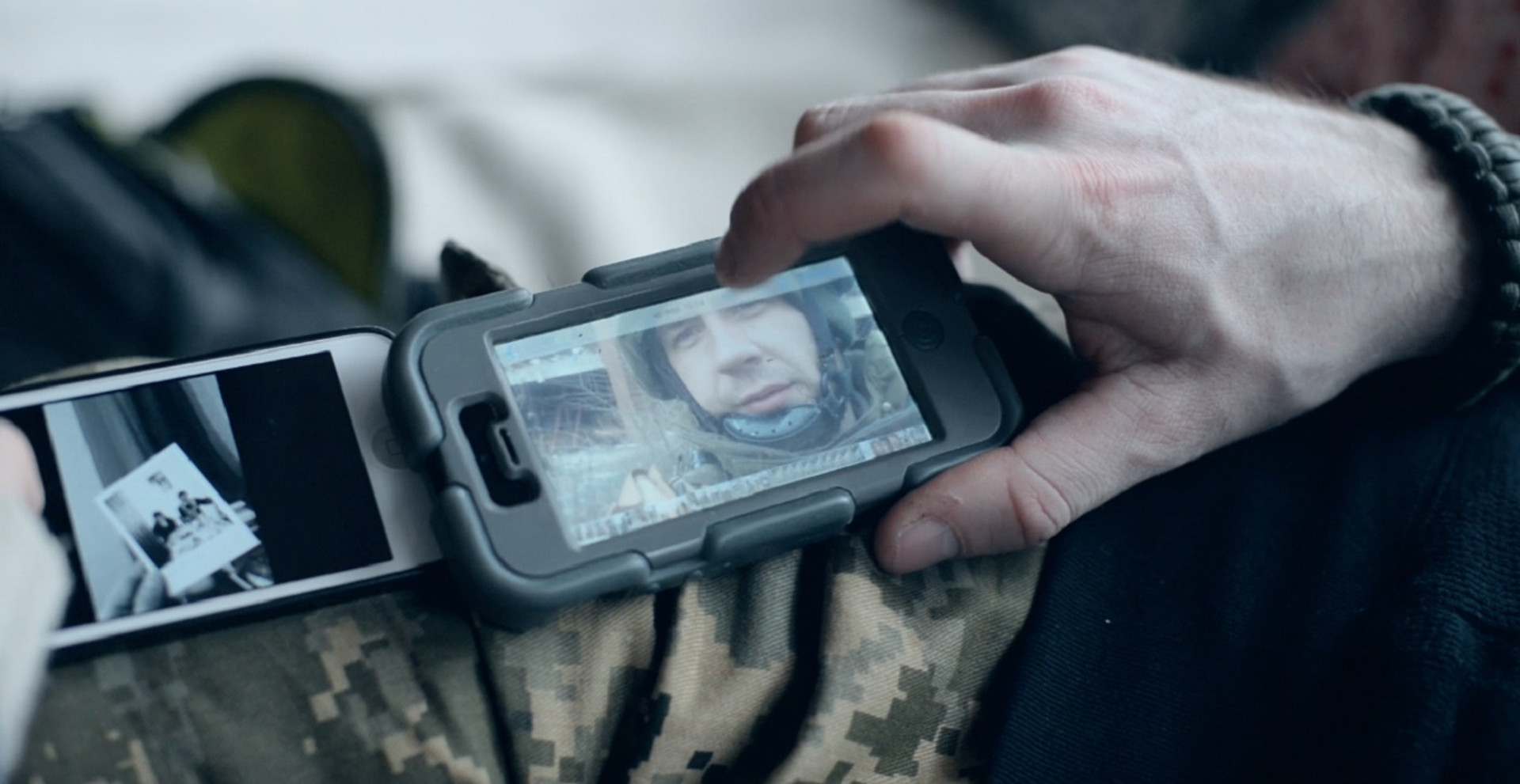 Дівчина з фотоапаратом: як Юлія Кочетова-Набожняк прокладає мости між війною і миром
