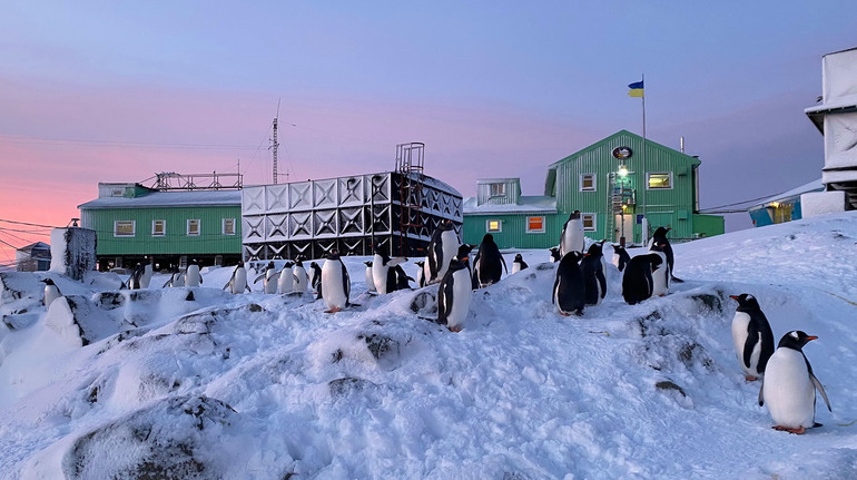 Біла веселка та міражі: українські полярники показали 5 незвичайних явищ біля Вернадського
