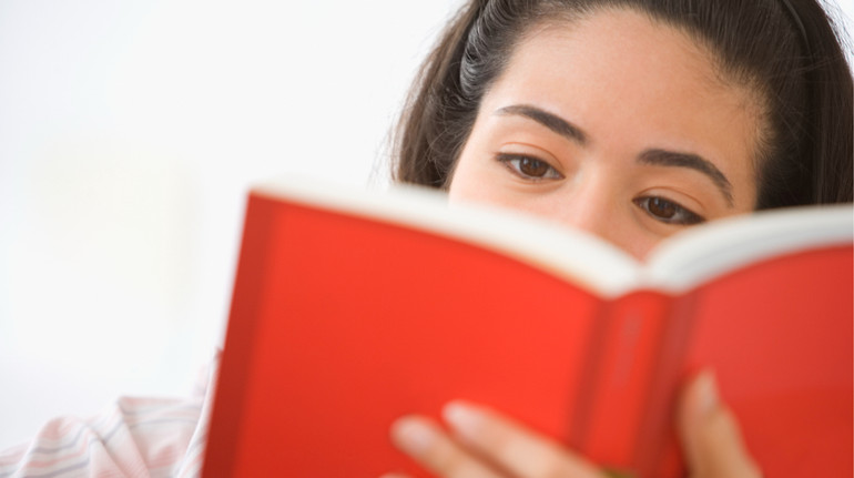 Уряд нарешті затвердив програму книжкових сертифікатів на повноліття