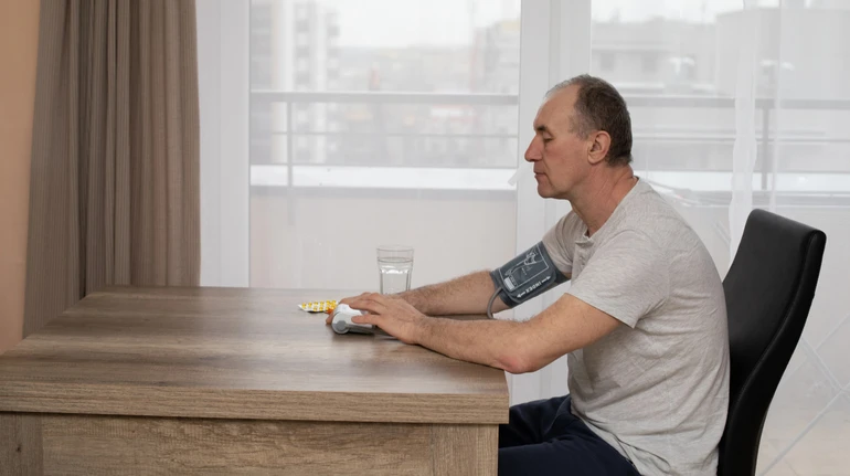 Чому чоловіки віком 50-60 років прискорено старіють? Вчені кажуть, причина може ховатися в побуті