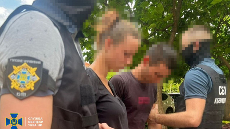 Вдавали з себе наречених на фотосесії: в Одесі СБУ викрила агентів ФСБ, які збирали розвіддані