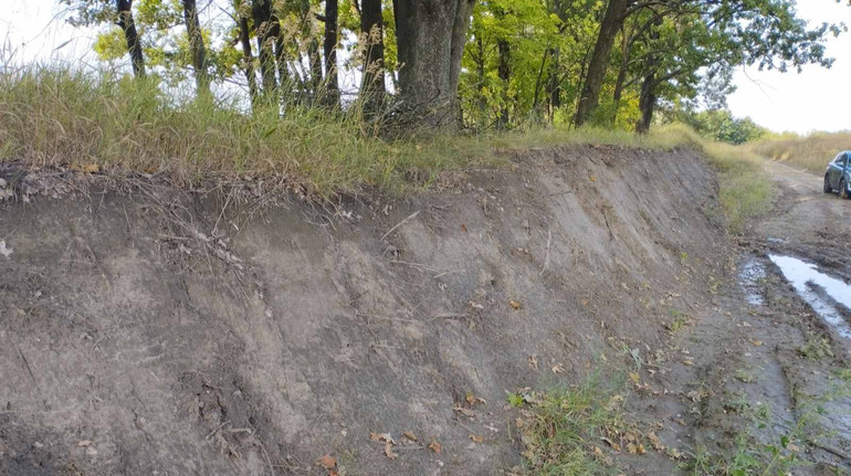 На Київщині забудовник знищує старовинне городище