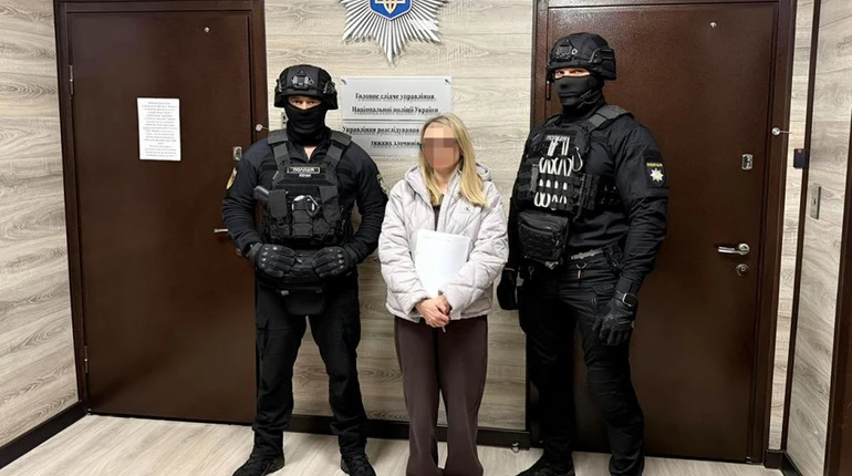 Знімала порно з трирічною донькою, поки та спала: на Житомирщині вручили підозру матері