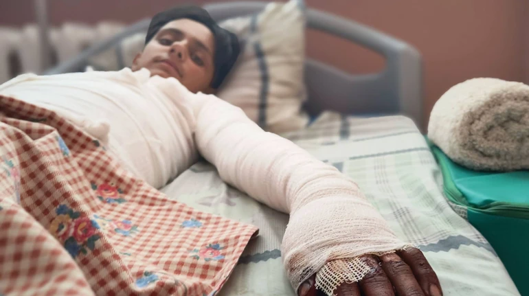 Хотів зробити селфі на даху електрички: медики врятували підлітка з Одеси з опіками 45% тіла
