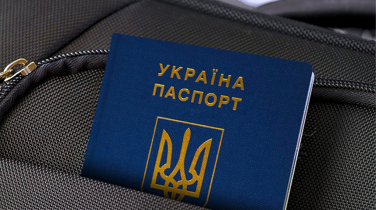Чи може заброньований працівник виїхати за кордон під час воєнного стану? Пояснює адвокат