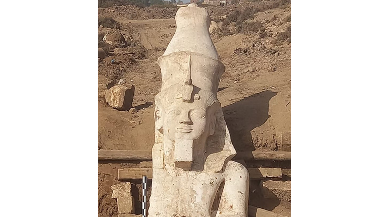 Археологи знайшли верхню частину 7-метрової статуї фараона Рамзеса II