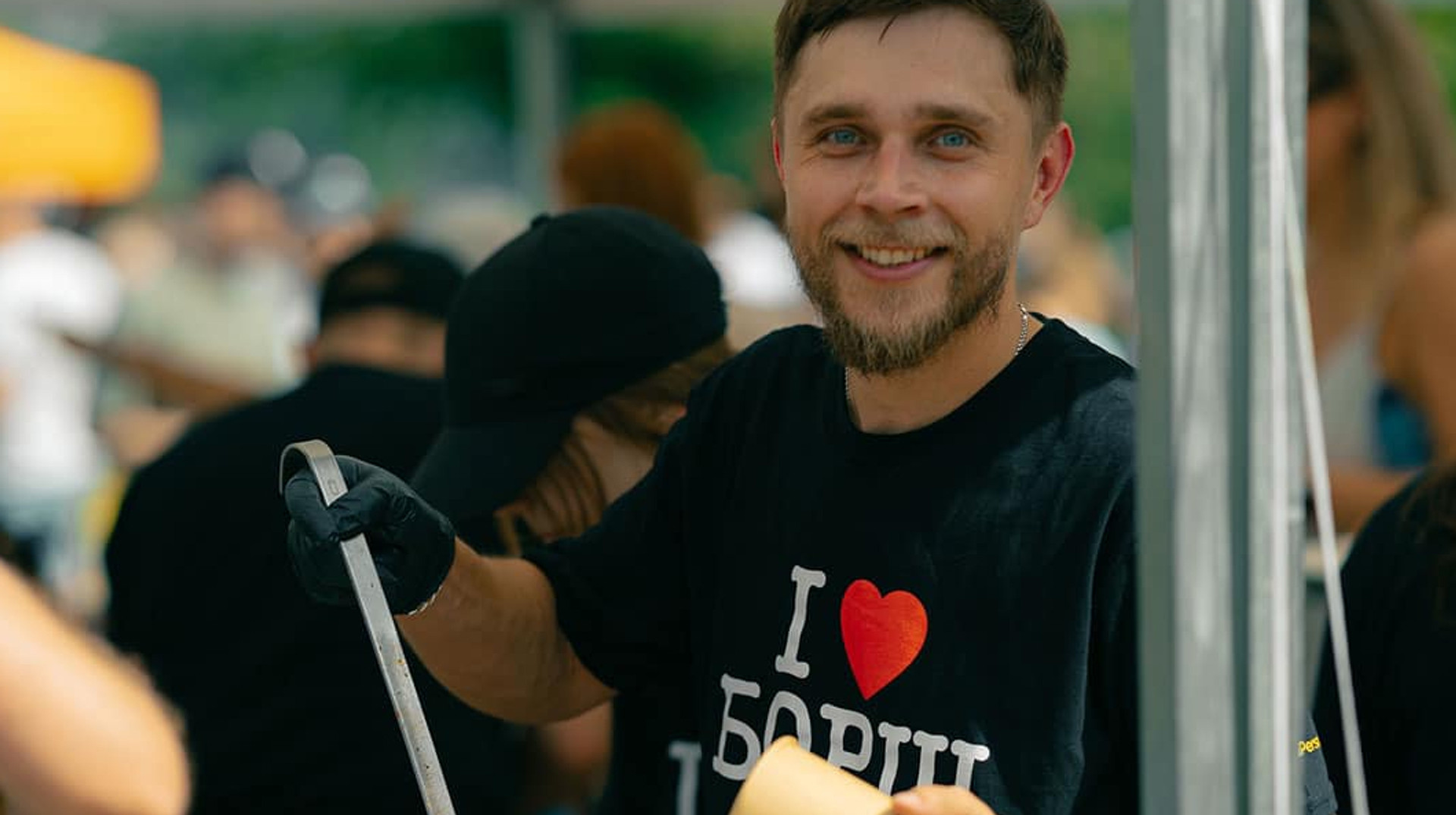 Від борщу до мільйонів донатів на ЗСУ: досвід українських волонтерів у Польщі