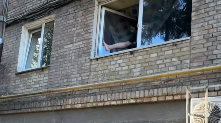У Києві чоловік вмикав російську музику з вікна і крикнув військовому Слава Росії