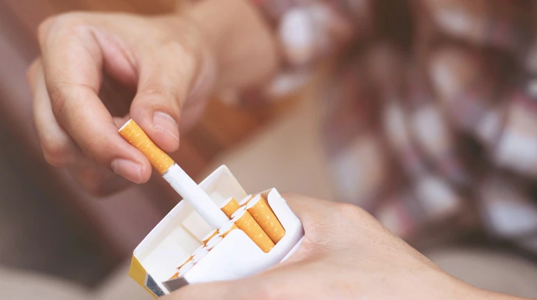 Кожний третій молодий українець є курцем – опитування