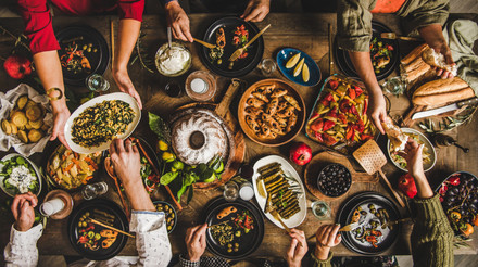 6 порад, як не отруїтися на свята: що треба знати перед застіллям