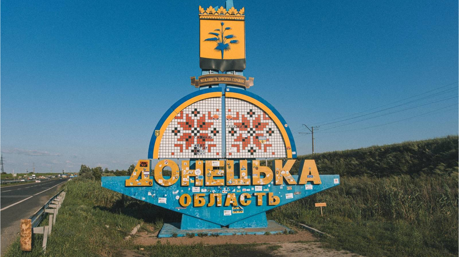 the military is outraged by the renewal of the stele at the entrance to Donetsk region