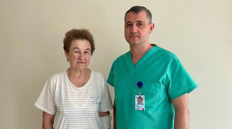 У Львові хірурги врятували жінку з рідкісним захворюванням стравоходу: їм допоміг робот