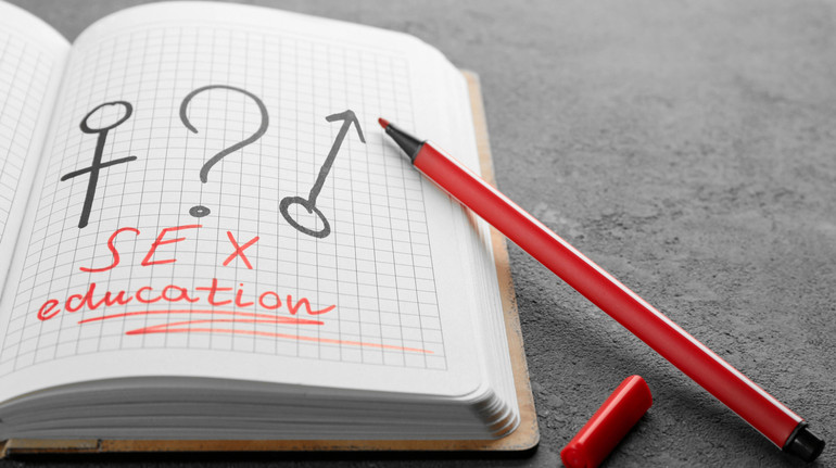 Петиція до Кабміну про впровадження у школах сексуальної освіти набрала лише 113 голосів