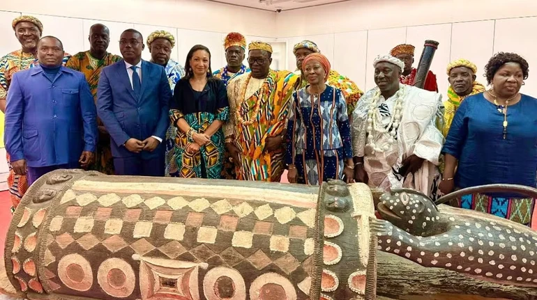 Франція ухвалила закон про повернення колишнім колоніям викрадених цінностей