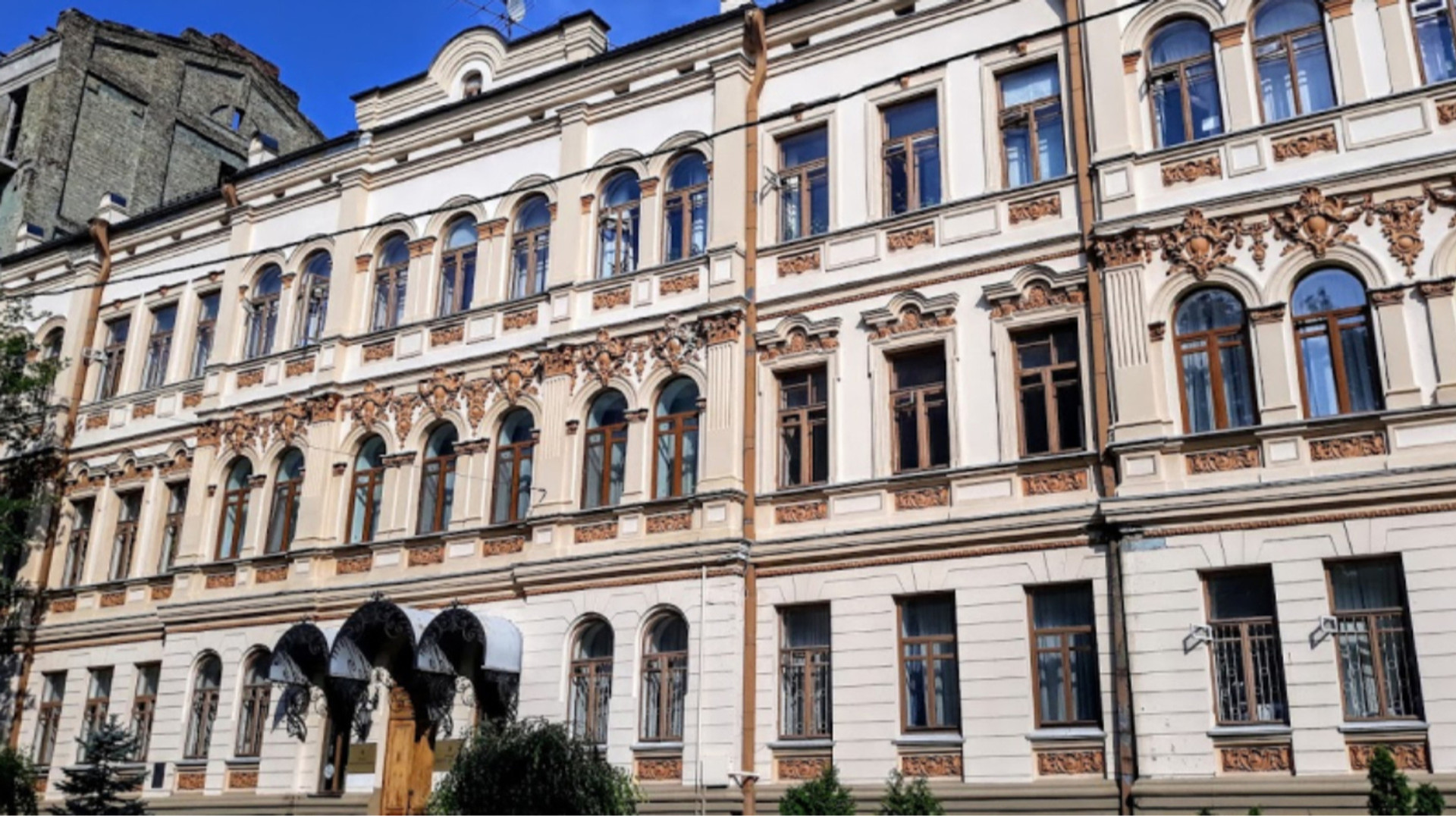 Уряд збільшує видатки на культуру чи на вибори?