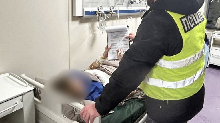 У Києві підозру отримав підліток, який кинувся з ножем на однокласника і вчительку