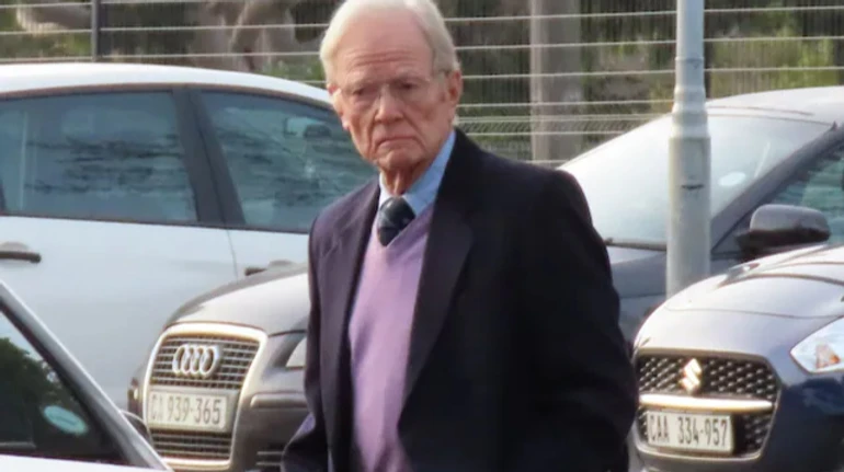 86-річного вчителя з Шотландії судили за сексуальне насильство над учнем у 1980-х