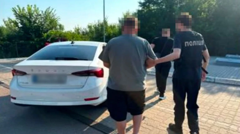 Була в скруті: через репродуктивну експлуатацію жінки затримали директора медцентру в Києві