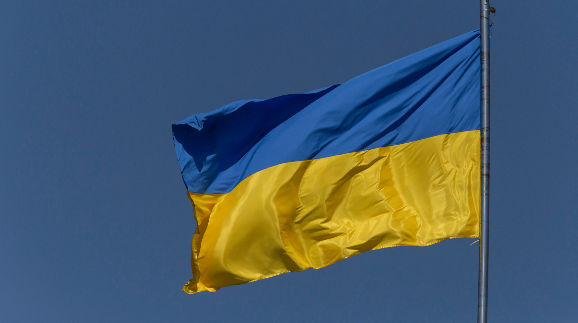 "Уособлює цінності та пам’ять": як українці відзначають День прапора